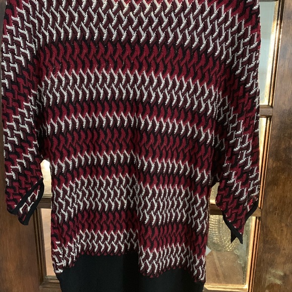 White House Black Market blouse - Picture 4 of 4